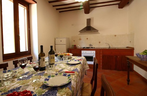Gualdo Cattaneo Casa | Beautiful Farmhouse with Hot Tub in Umbria