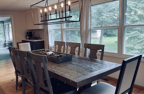 Somerset Casa | Beautiful Farmhouse Style Country Home with Indoor Pool!