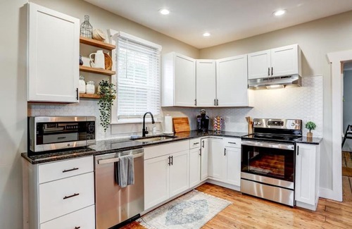 Elizabethtown Casa | Beautiful Farmhouse close to Lanc Hershey Etown