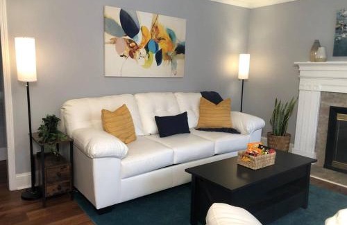 Sandtown Casa | Beautiful Farmhouse near Atlanta's Airport!