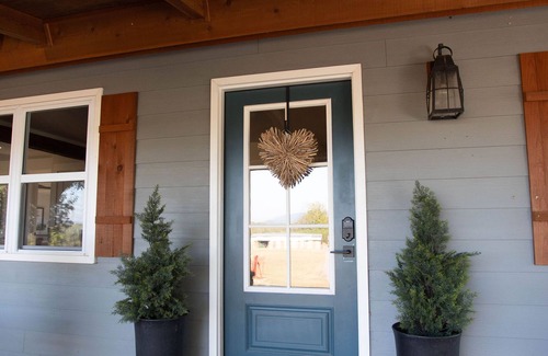 Smithville Cabina | Beautiful Farmhouse North of Broken Bow! 74 private acres-Stocked Pond!