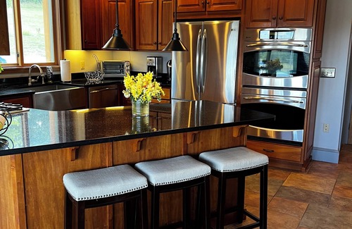 Watkins Glen Casa | Beautiful Fingerlakes Farm Home minutes to WGI, located on Vintage road course.