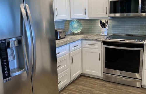 Pine Knoll Shores Condominio | Hermoso primer piso condominio frente al mar renovado 2019