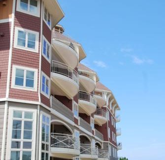 Traverse City Casa | Beautiful First Floor suite with patio to the Bay