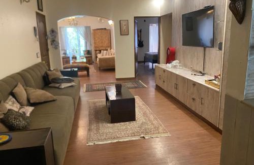 Clifton Apartamento | Beautiful flat near Do Talwar, Clifton, Karachi