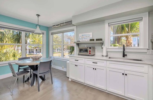 Saint Simons Island Condominio | *Beautiful* Folly Flats Just STEPS from the BEACH!