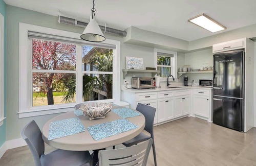 Saint Simons Island Condominio | *Beautiful* Folly Flats Just STEPS from the BEACH!