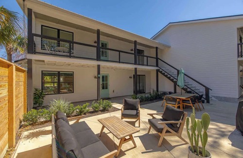 Saint Simons Island Condominio | *Beautiful* Folly Flats Just STEPS from the Beach!