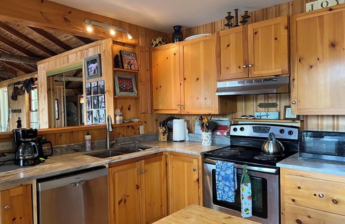 Catchacoma Cabaña | Beautiful, four bedroom cottage right on the lake. Great swimming. Easy access.
