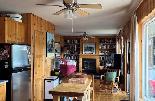 Catchacoma Cabaña | Beautiful, four bedroom cottage right on the lake. Great swimming. Easy access.