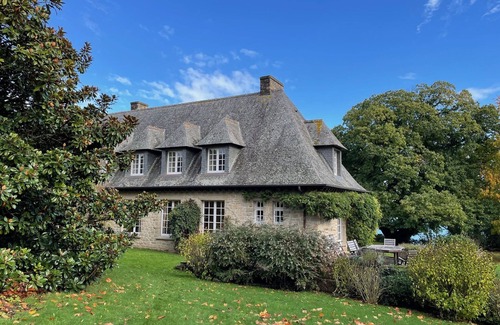 Le Minihic-sur-Rance Casa | Beautiful family home set in grounds with superb views over Rance