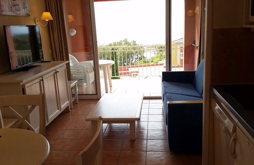 Les Issambres Apartamento | Precioso apartamento de 2 habitaciones en una zona tranquila con vistas a la bahía de St Tropez, gran piscina.
