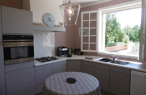 Saint-Saturnin-les-Apt Cabaña | muy bonita casa llena 4à7pers pie, con piscina San Saturnino d'Apt