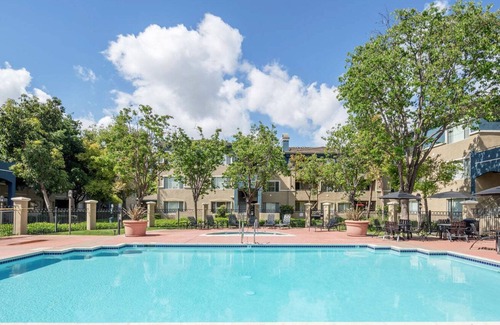 Fremont Apartamento | Beautiful Fremont 1BR w/ W/D, Gym, Pool, walk to BART, by Blueground