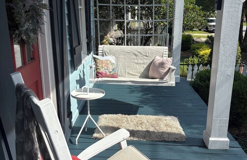 Seville Historic District Cabaña | Beautiful French Creole Historical studio in downtown Pensacola. one of a kind!