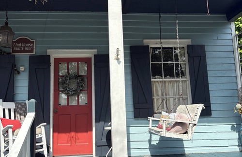 Seville Historic District Cabaña | Beautiful French Creole Historical studio in downtown Pensacola. one of a kind!