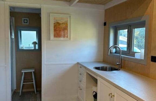 Havelock North Casa | Beautiful French-Designed Tiny Home | Te Mata Peak Views