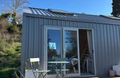 Havelock North Casa | Beautiful French-Designed Tiny Home | Te Mata Peak Views