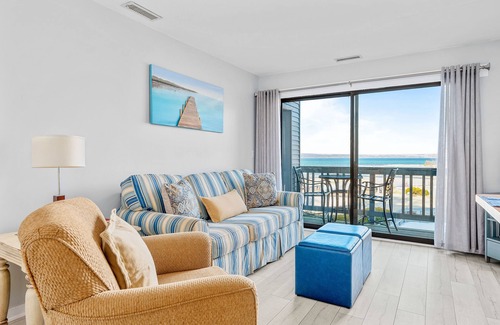 Acme Condominio | Acceso a la playa! Ubicado en G. Traverse Bay a minutos de Traverse City.