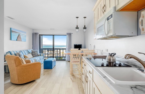 Acme Condominio | Acceso a la playa! Ubicado en G. Traverse Bay a minutos de Traverse City.