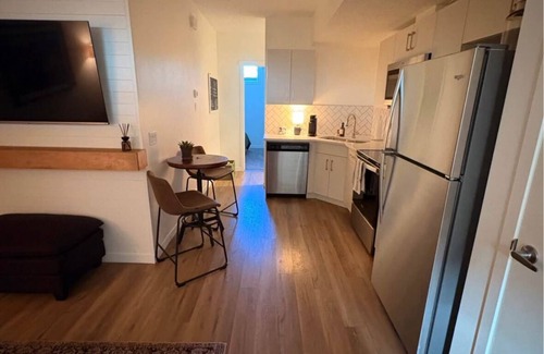 Southeast Calgary Casa | Beautiful fully furnished suite in mahogany