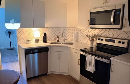 Southeast Calgary Casa | Beautiful fully furnished suite in mahogany