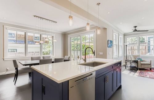 Newlands Casa | Beautiful Fully Furnished New Build in Newlands