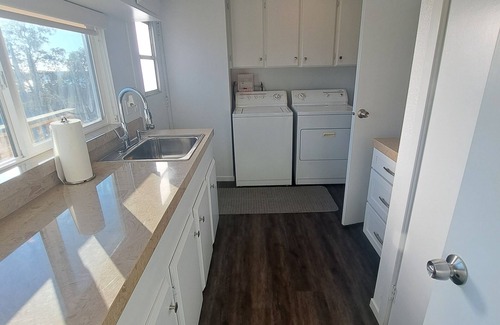 Coulterville Casa | Beautiful Fully Remodeled 2-bedroom Home with WiFi, AC and a Serene Lake View!