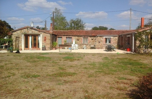 Gajoubert Cabaña | Hermosa casa rural en una granja