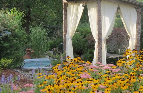Castle Rock Casa | Beautiful Gardens, Outdoor Shower, Hot Tub, Steam Sauna, Cold plunge pool.