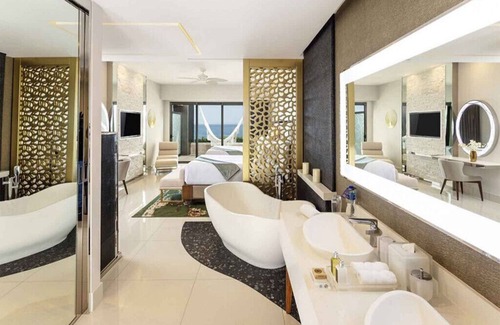 San José del Cabo Complejo | Beautiful Garza Blanca, oceanfront suite available 12-31-23 through 01-07-2024.