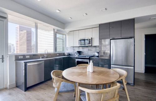 Civic Core Apartamento | Beautiful Gaslamp 2BR w/ Gym, Sauna & W/D, nr shops, by Blueground