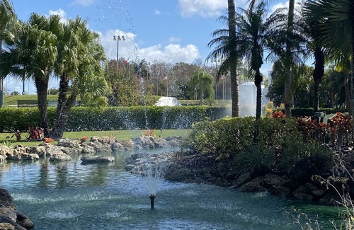 Central Naples Condominio | Beautiful gated condo 10 minutes from the Beach