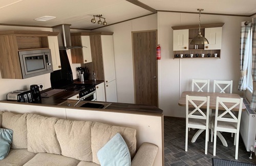 Tiddington Cabina | The Bard's Retreat - Dos Habitaciones , Capacidad 4
