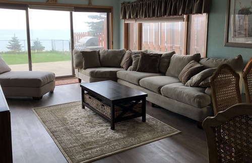 Kenai Casa | Hermosa escapada ubicada en el acantilado con el océano como su patio trasero!
