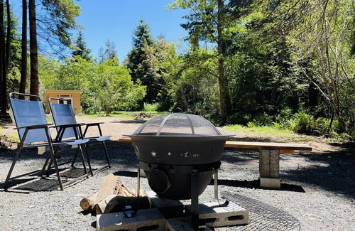 Fort Bragg Cabina | Beautiful Glamping Cabin in an old growth redwood forest with ocean views.