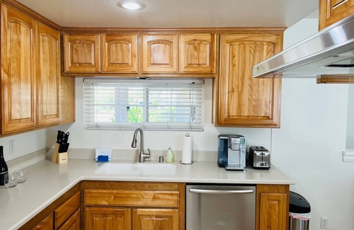 Bonita Casa | Beautiful Glendora Home with remodeled bathrooms, large yard, pool.