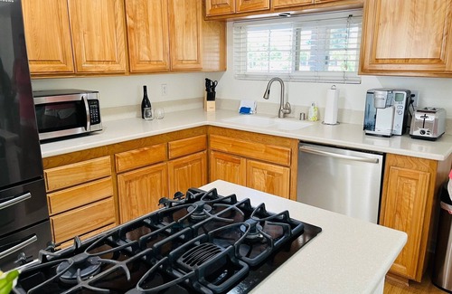 Bonita Casa | Beautiful Glendora Home with remodeled bathrooms, large yard, pool.