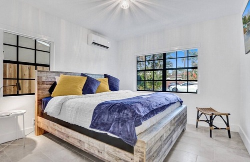 Middle River Terrace Casa | Beautiful Golden palace house, 2 bdrs