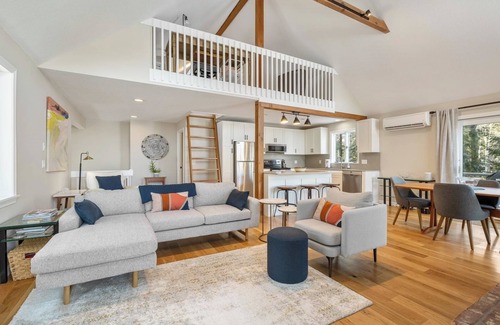 Grantham Casa | Beautiful Golf Course Home in Eastman