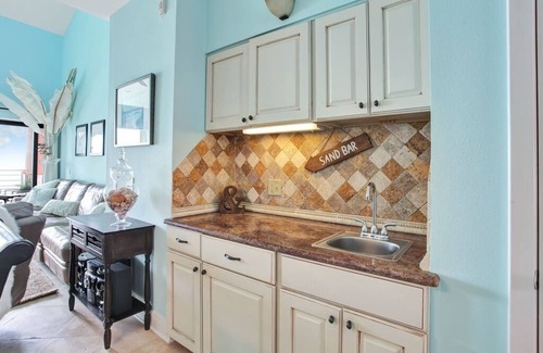 Pensacola Beach Condominio | ¡Toques de diseñador en todo este hermoso condominio!