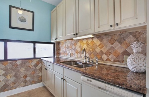 Pensacola Beach Condominio | ¡Toques de diseñador en todo este hermoso condominio!