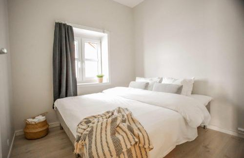 Sandviken Apartamento | Beautiful Harbour Apartment With French Balcony