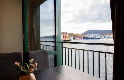 Sandviken Apartamento | Beautiful Harbour Apartment With French Balcony