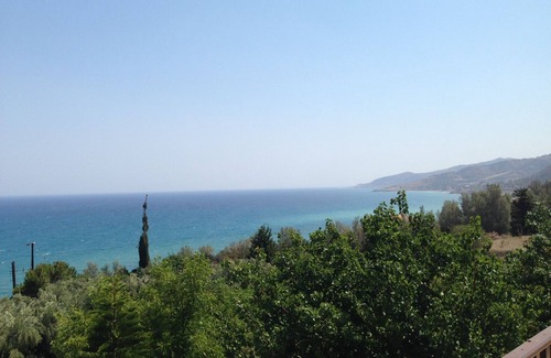 Pachyammos Villa | HERMOSA VISTA PUERTO DE VILLA - Independiente 3 CAMA EN 3 PLANTAS - POMOS
