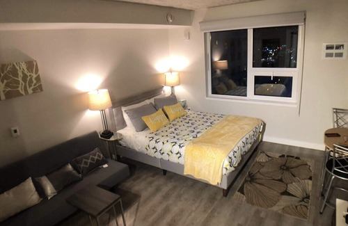Southcenter Apartamento | Beautiful high rise