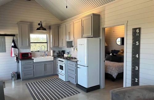 Wimberley Cabaña | Beautiful Hill Country Charm. 88 acres with mini farm animals.