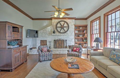 Boerne Casa | Beautiful Hill Country Ranch Home - 4 Mi to Town!