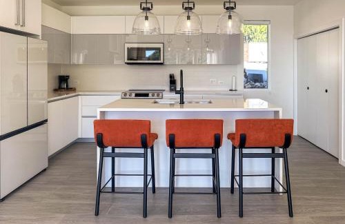Jolly Harbour Apartamento | Beautiful hillside Condo with ocean views