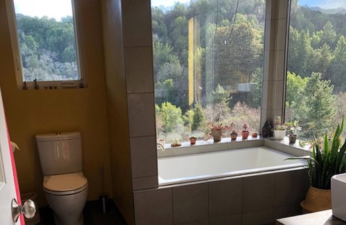 Fairfax Casa | Hermosa propiedad en la ladera con vista al cañón